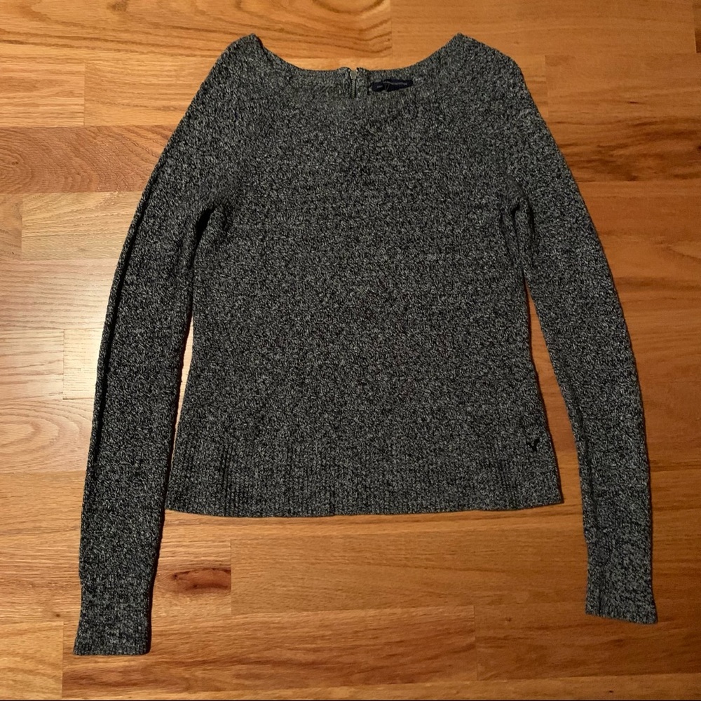 American Eagle Outfitters gray sweater with zipper back. Women’s small